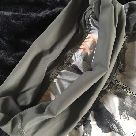 Lululemon Om pants size 4 - Picture 5 of 6